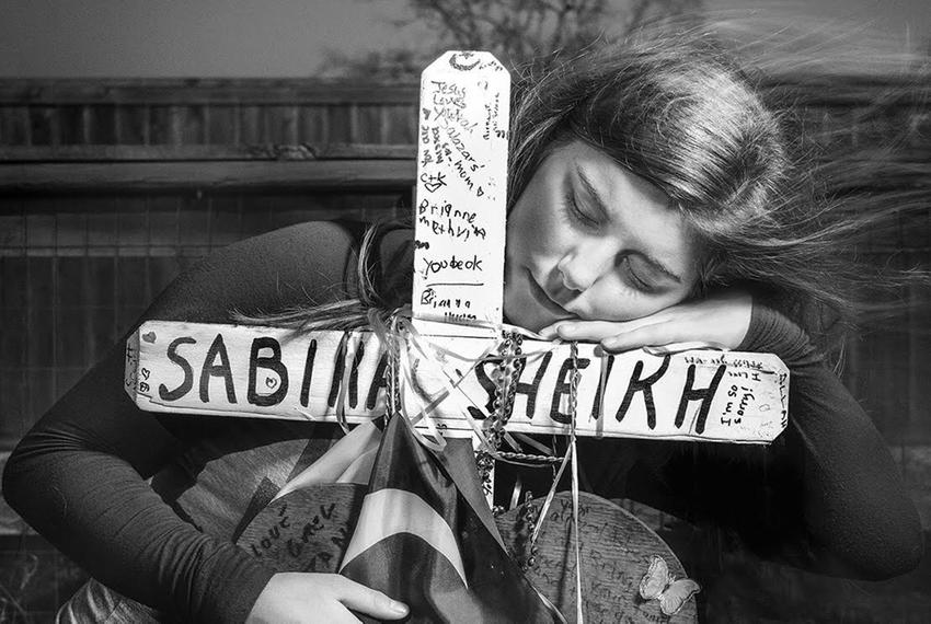 Jaelyn Cogburn with Sabika Sheikh’s memorial cross in Santa Fe on December 29, 2018.