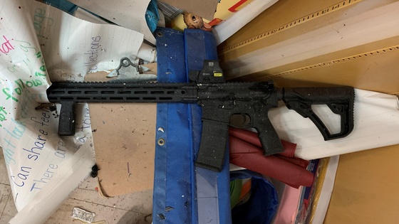 "He has a battle rifle": Police feared Uvalde gunman's AR-15 - Vimarsana News