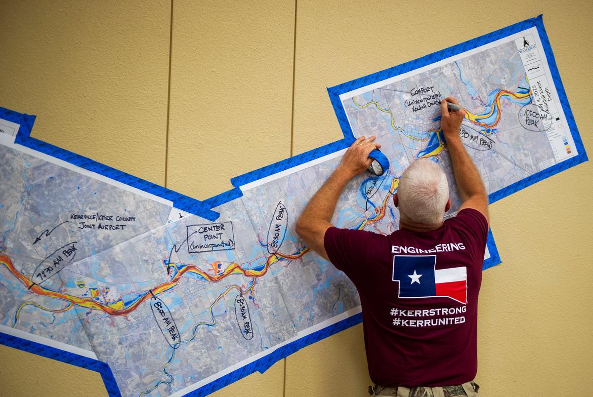 A hearing attendee labels a map of Guadalupe river during a joint committee hearing at Hill Country Youth Event Center on Thursday, July 31, 2025 in Kerrville, Texas.