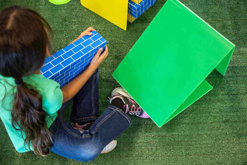Kindergarten and first grade students participate in a “putt-putt-palooza” workshop while U.S. Secretary of Education Linda McMahon tours the Alpha School campus in Austin on Sept. 9, 2025.