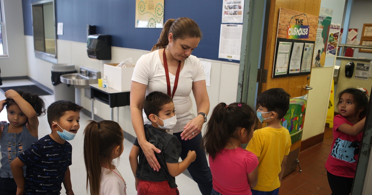 Photo of Texas teachers need raises, more training and better working conditions to fix shortages, state task force finds