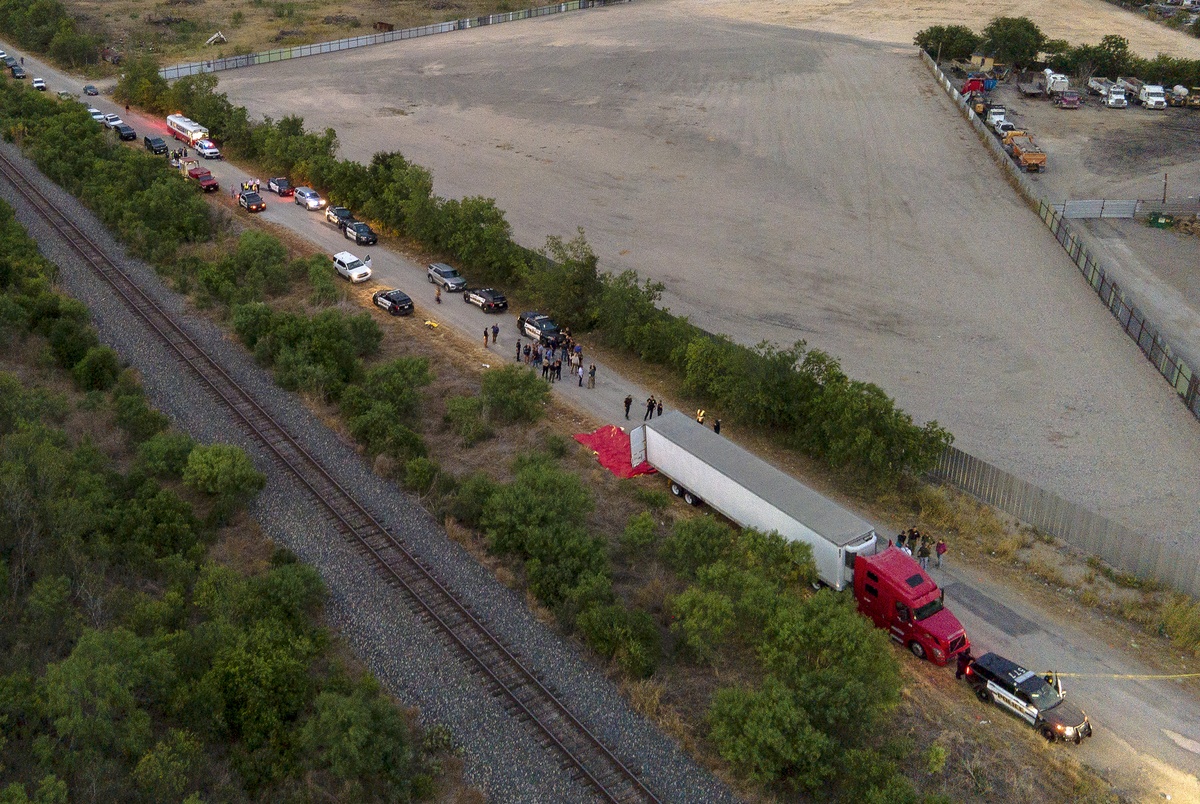 Texas Monthly – U.S. indicts Guatemalan man over 2022 deaths of 53 migrants in San Antonio trailer