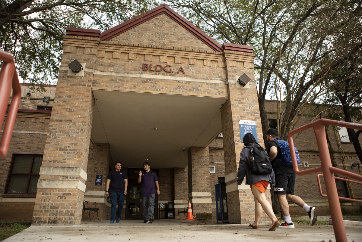 Texas Monthly – With new state funds in hand, community colleges waive tuition for some high school students