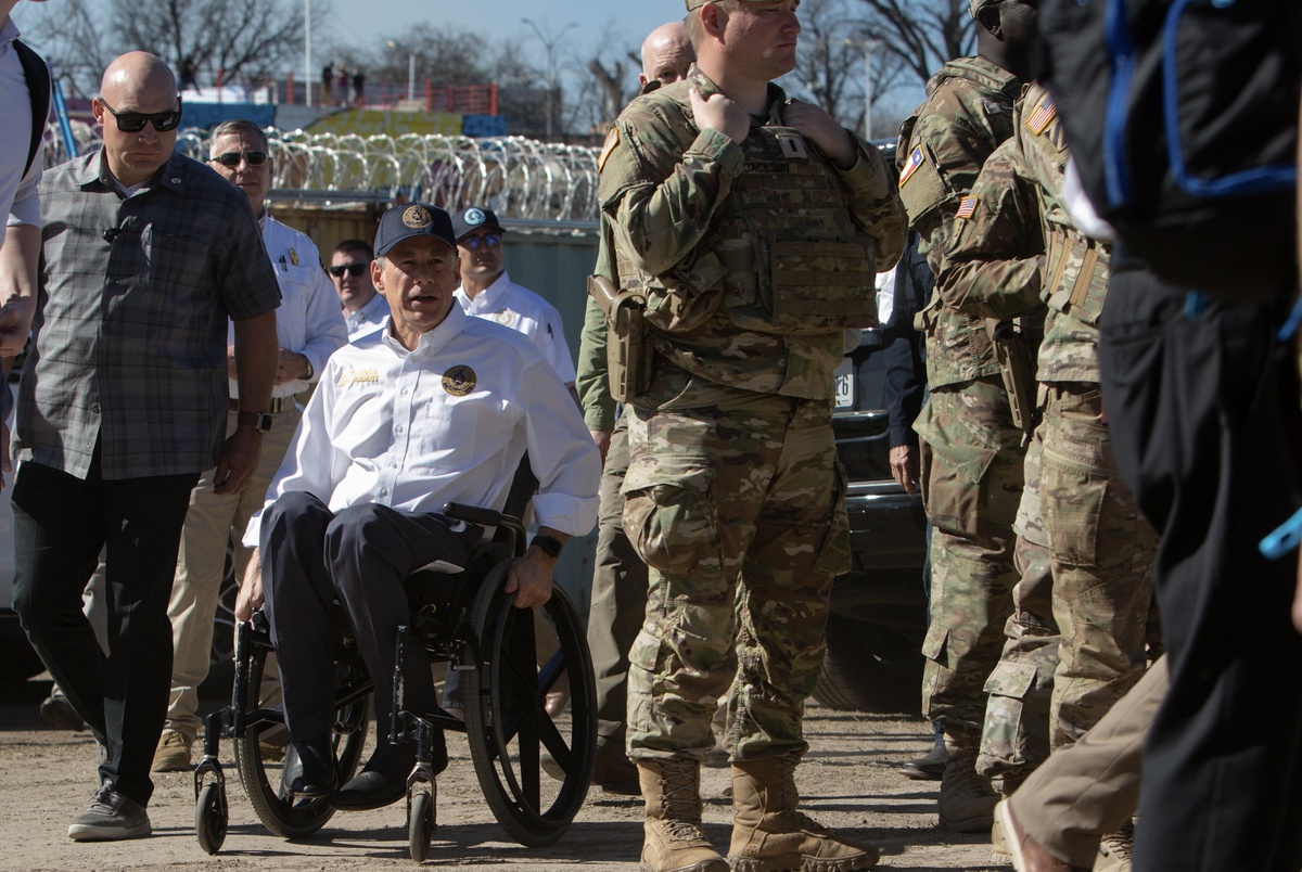 Texas Monthly – First Texas National Guard troops move into new Eagle Pass base