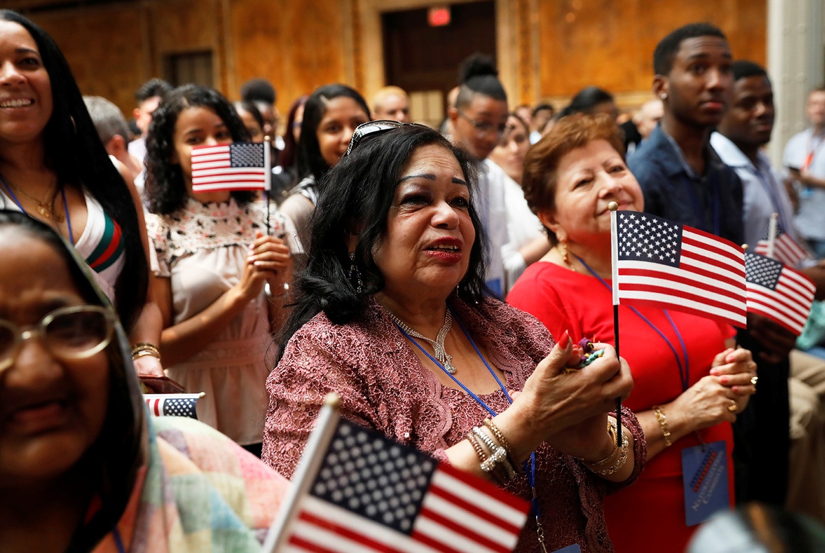 Study Trump Policies Are An Invisible Wall Slowing Legal Immigration The Texas Tribune