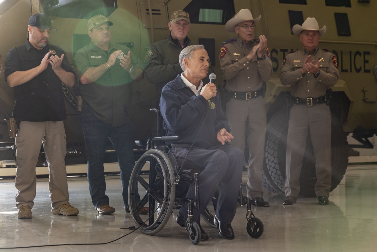 Texas Monthly – Gov. Greg Abbott announces more than $500 million in public safety grants