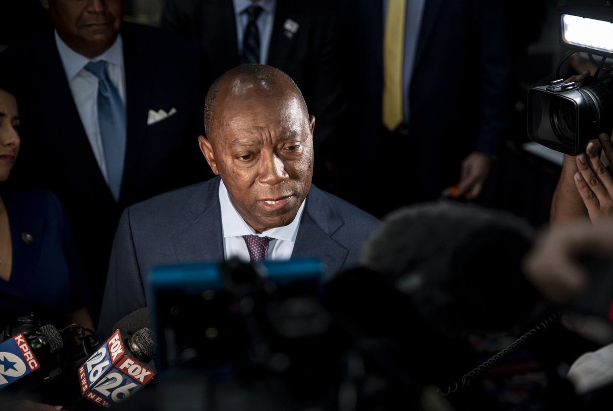 Houston mayor election results: Sylvester Turner, Tony Buzbee go to runoff - The Texas Tribune