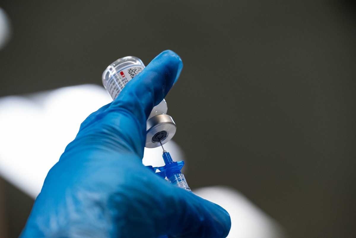 Texas power outage, storm delay COVID-19 vaccine deliveries, injections | The Texas Tribune