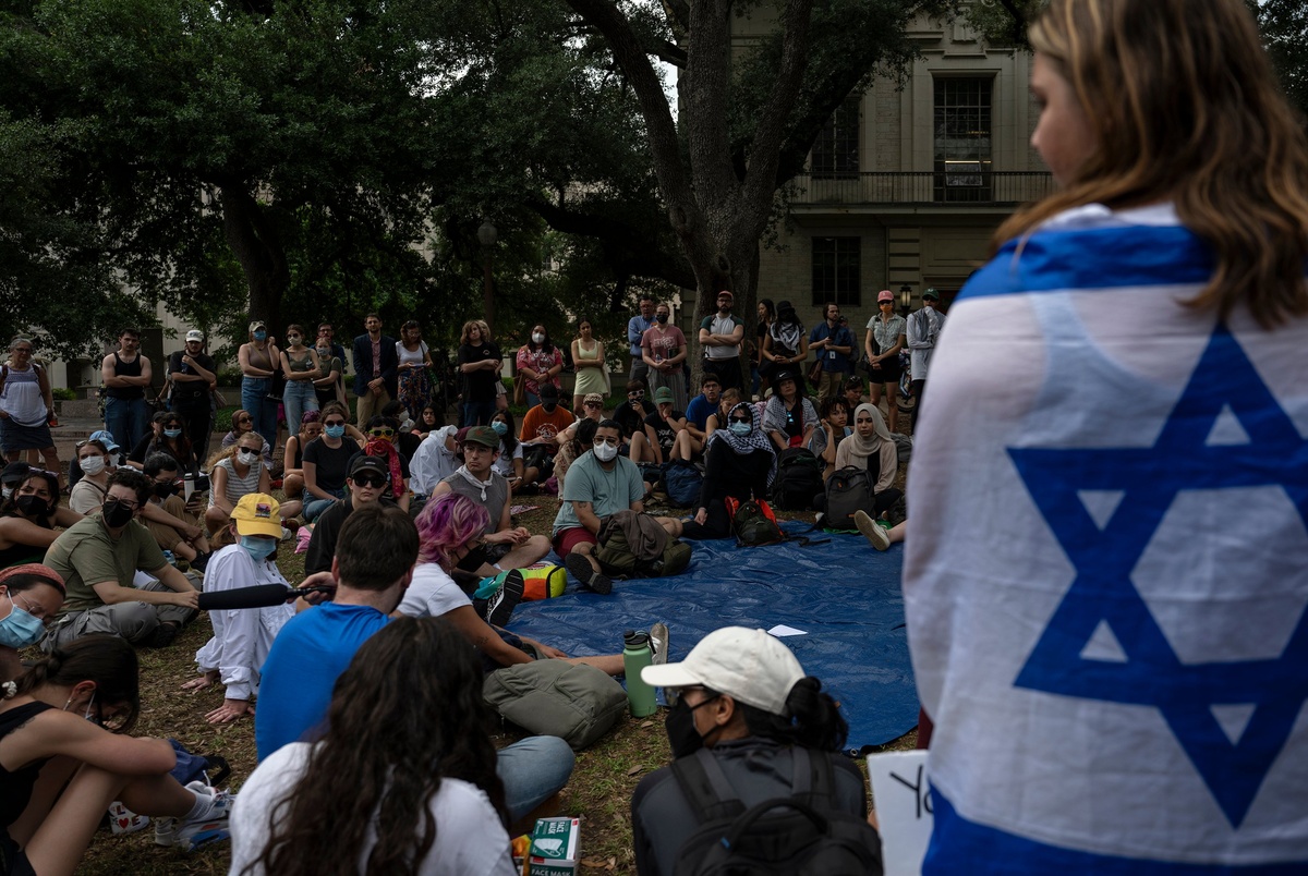 Texas Monthly – Pro-Palestinian demonstrations at UT-Austin open rift among Jewish students