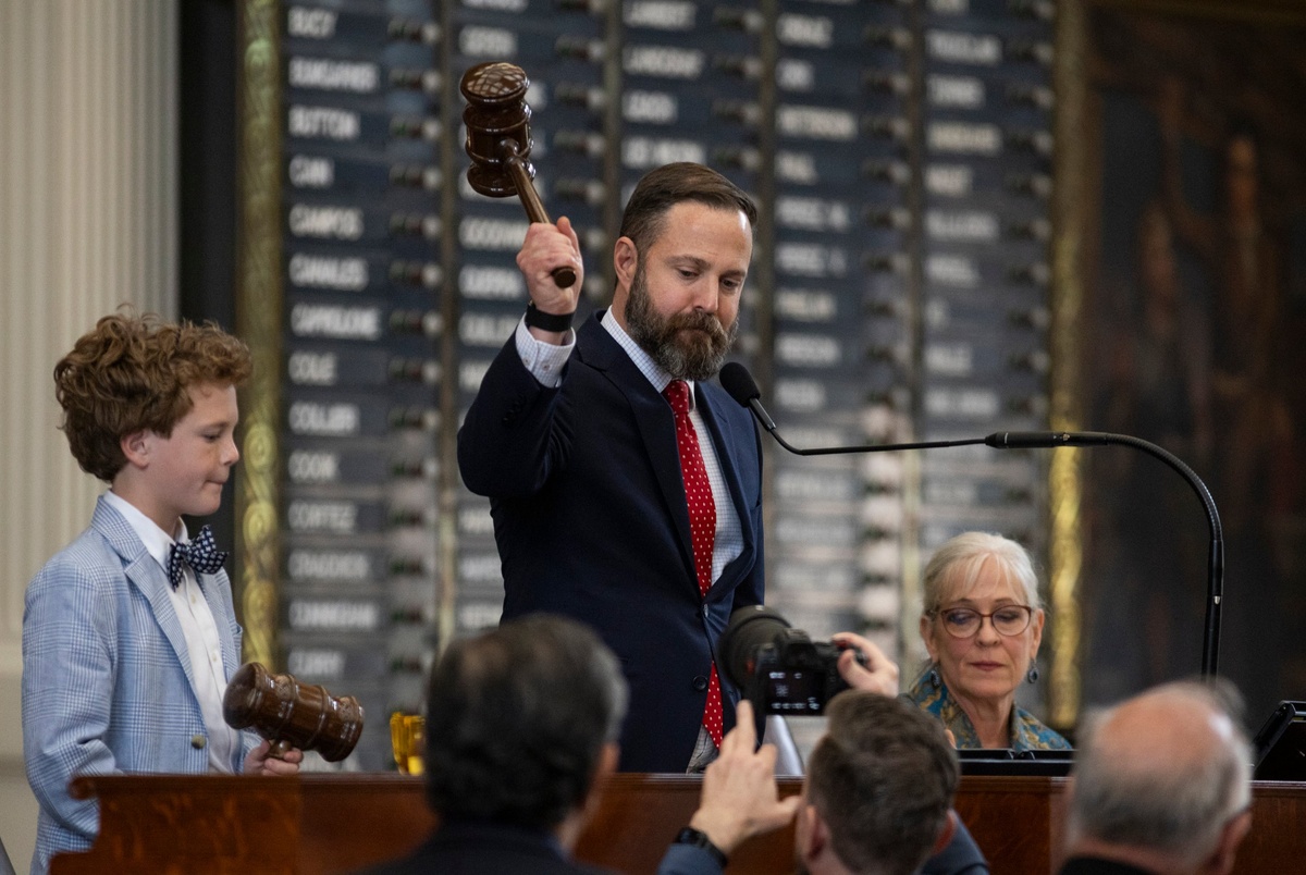 Texas Monthly – Speaker Dustin Burrows, once tagged as “liberal,” kept skeptics at bay by leaning into a conservative agenda