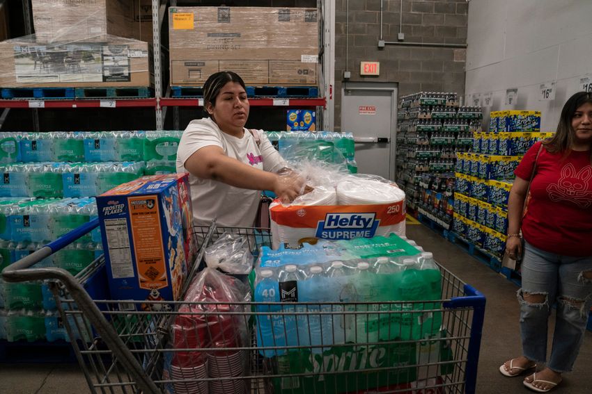 Geovanna Galván, 29, left, and her sister Samantha Galván, 20, shop in Pharr, Texas on April 23, 2025. 
Gabriel V. Cárdenas for The Texas Tribune