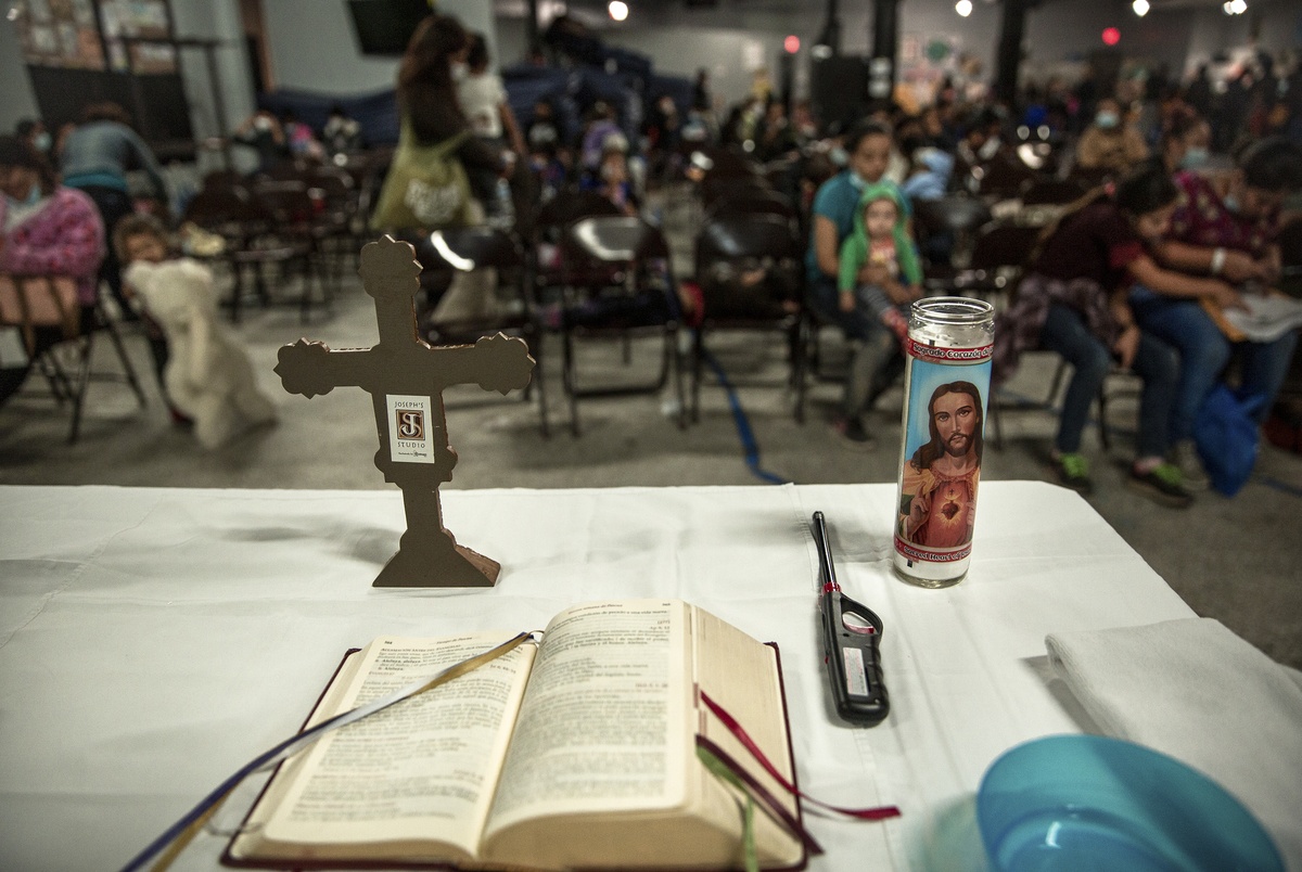 Texas Monthly – Texas attorney general can’t question Catholic Charities director over migrant services, court says