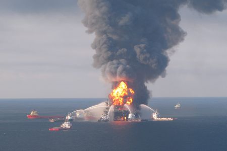 OilRigFire.jpg
