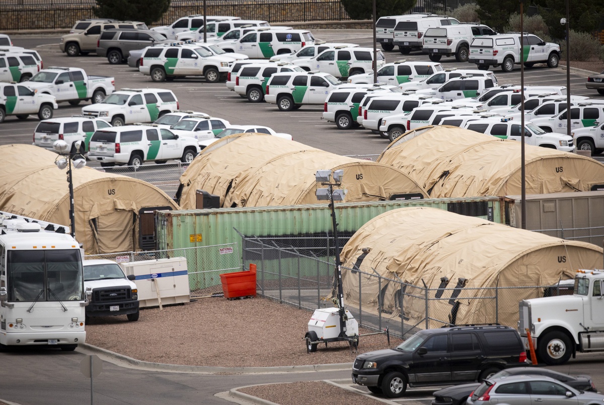 Pentagon agrees to erect tents near the border for roughly 7,500