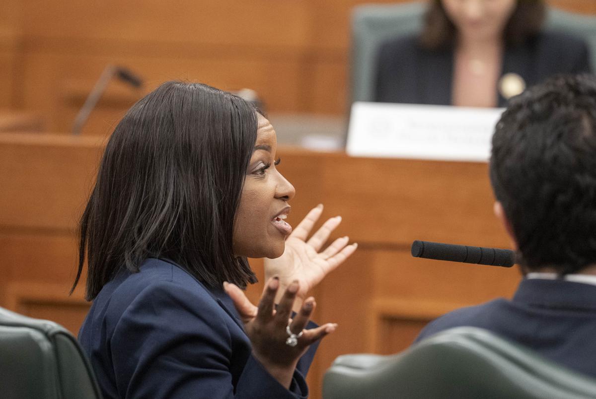 Texas House panel advances redrawn congressional map that would add more GOP seats