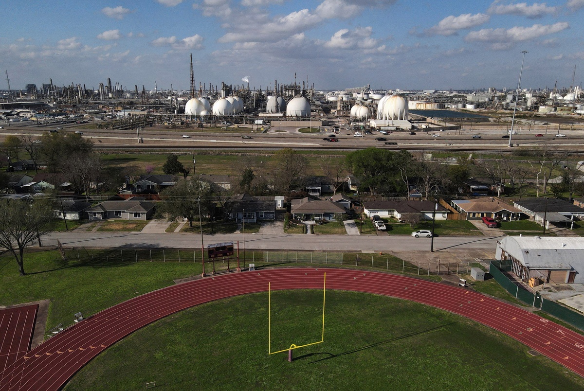Texas Monthly – How Texas’ environmental agency weakened a once-rigorous air pollution monitoring team