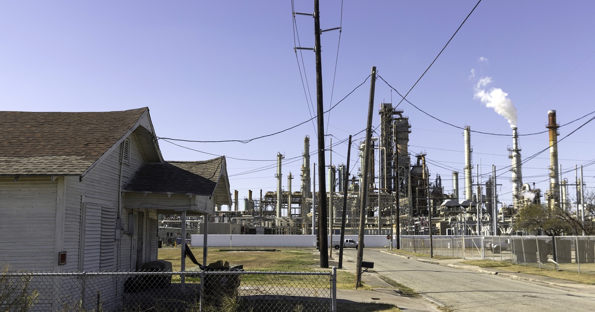 Five Texas refineries exceeded EPA limit on benzene emissions, report says - Vimarsana News