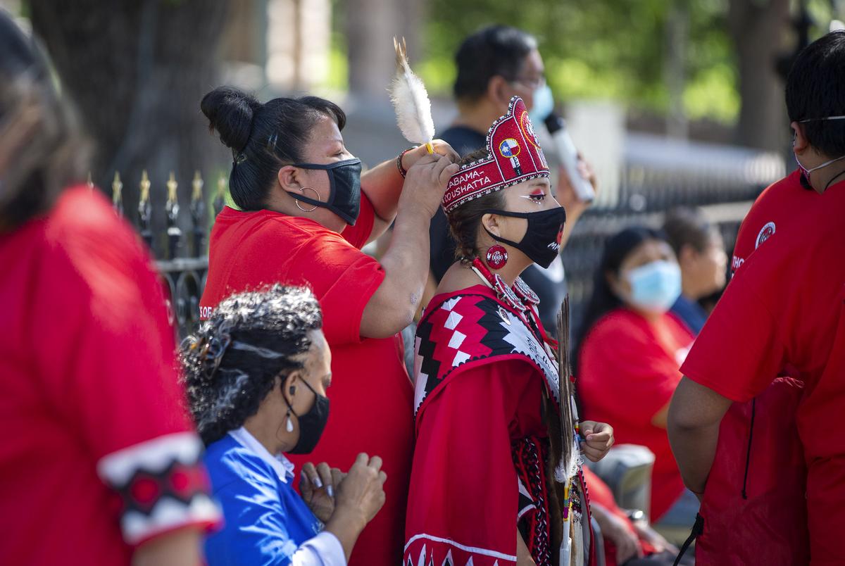 Members of the Alabama-Coushatta Tribe rallied outside of the Capitol today to help increase voter turnout. Tribal Council Chairperson Cecilia Flores hopes that a higher voter turnout will result in tribal issues taken more seriously.