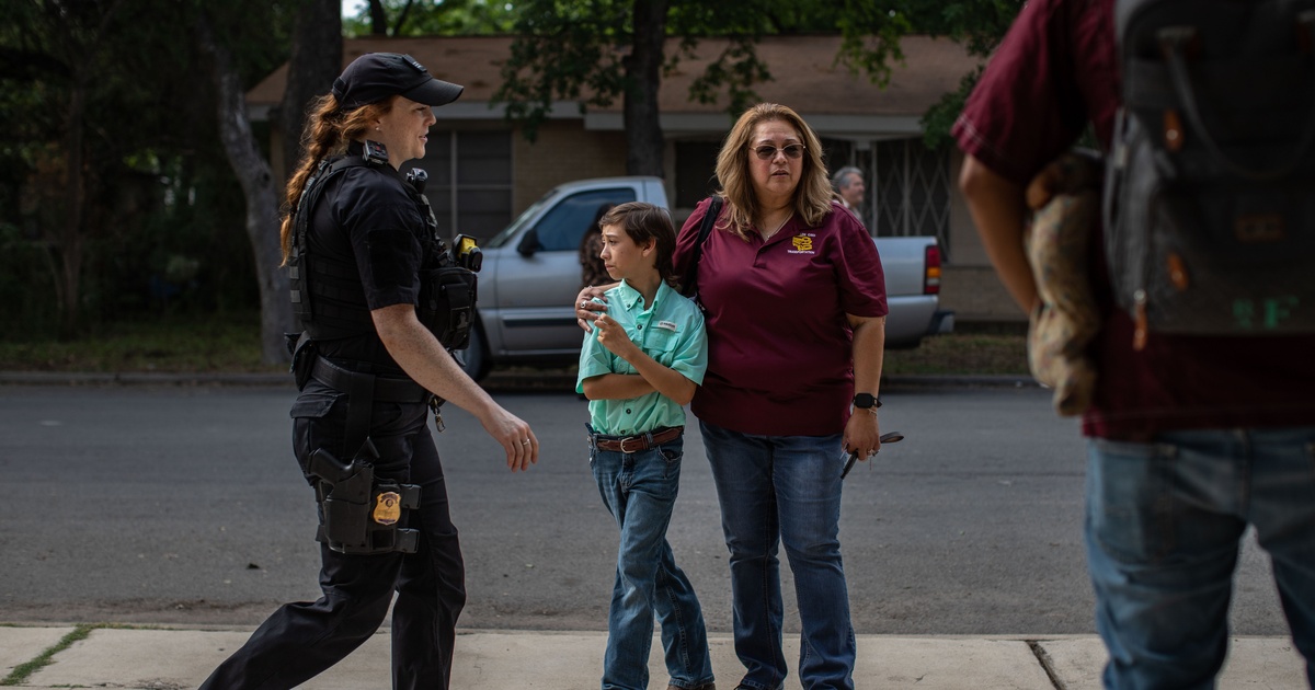 Uvalde police response to shooting complicates relationship with town - Vimarsana News