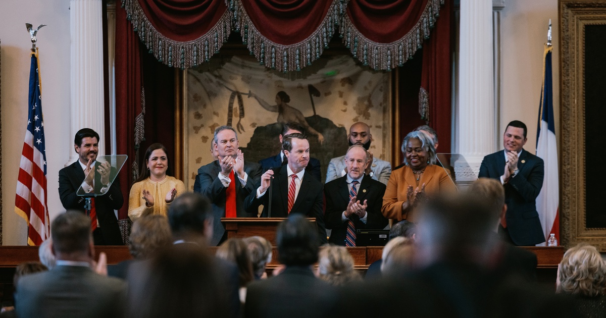 Photo of Speaker Dade Phelan endorses Medicaid expansion for new mothers, repeal of “tampon tax” in first batch of 2023 priorities