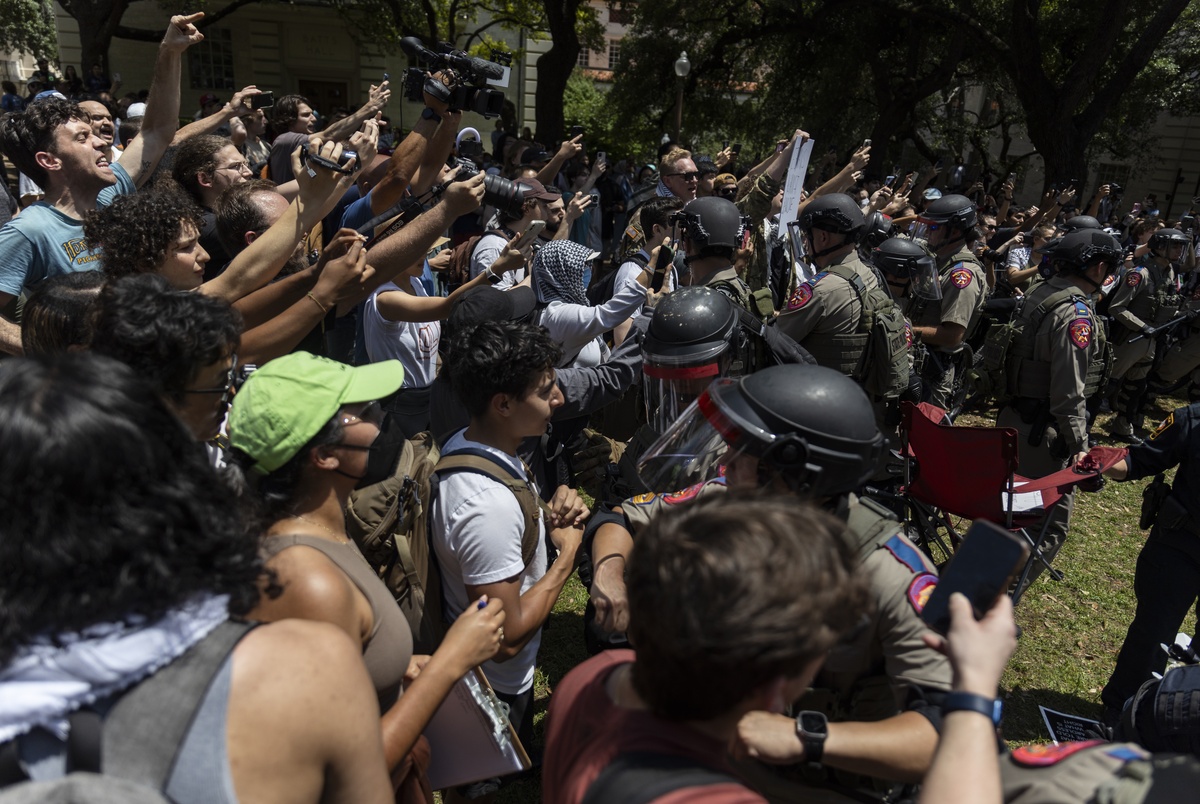 Texas Monthly – After college students protested Israel-Hamas war, Texas Senate votes to restrict time, place and manner of future events