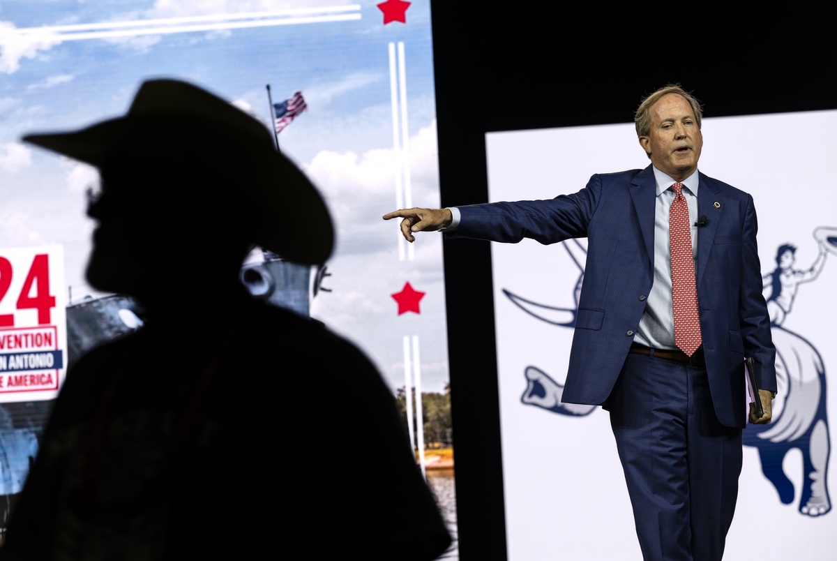 Texas Monthly – Attorney General Ken Paxton targets El Paso nonprofit that offers legal services to migrants