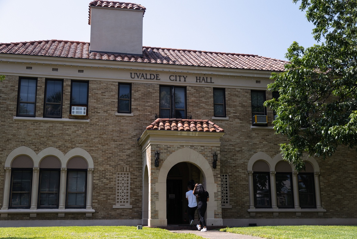 Texas Monthly – Uvalde police chief resigns after controversial report cleared officers who responded to school shooting