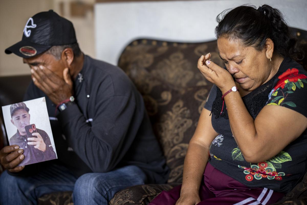 Luz Maria Martinez and Napoleon Sepulveda cry over their son, Jesus Ivan Sepulveda, who was shot and killed by a prison warden (at the time) last week near Sierra Blanca, Texas, Wednesday, October 5, 2022, in Juarez, Chihuahua, Mexico. Sepulveda was shot while the group of migrants he crossed the U.S.-Mexico border with stopped for water near Sierra Blanca, Texas. Photo by Ivan Pierre Aguirre for The Texas Tribune