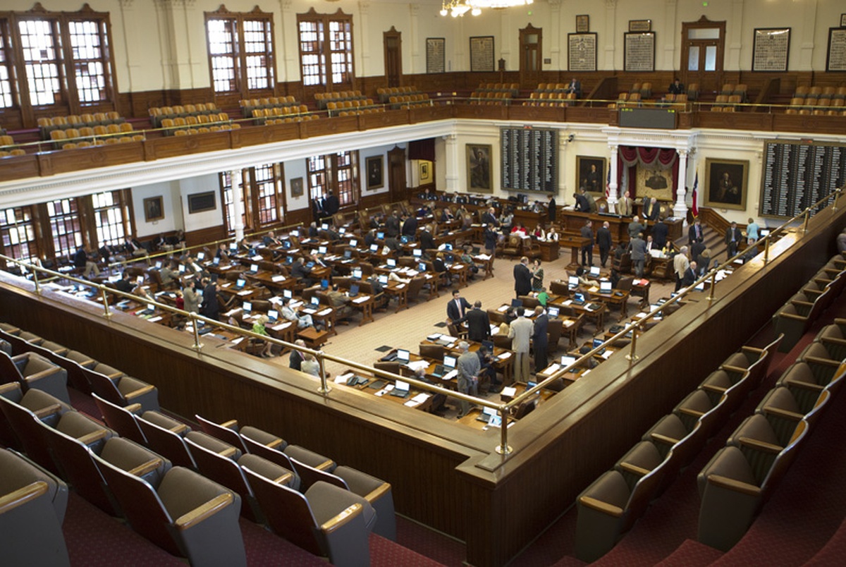 How many committees are in the senate picture