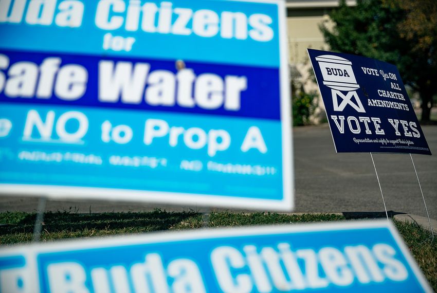 Competing water fluoridation signs in Buda on Sunday, Nov. 5, 2017.&nbsp;