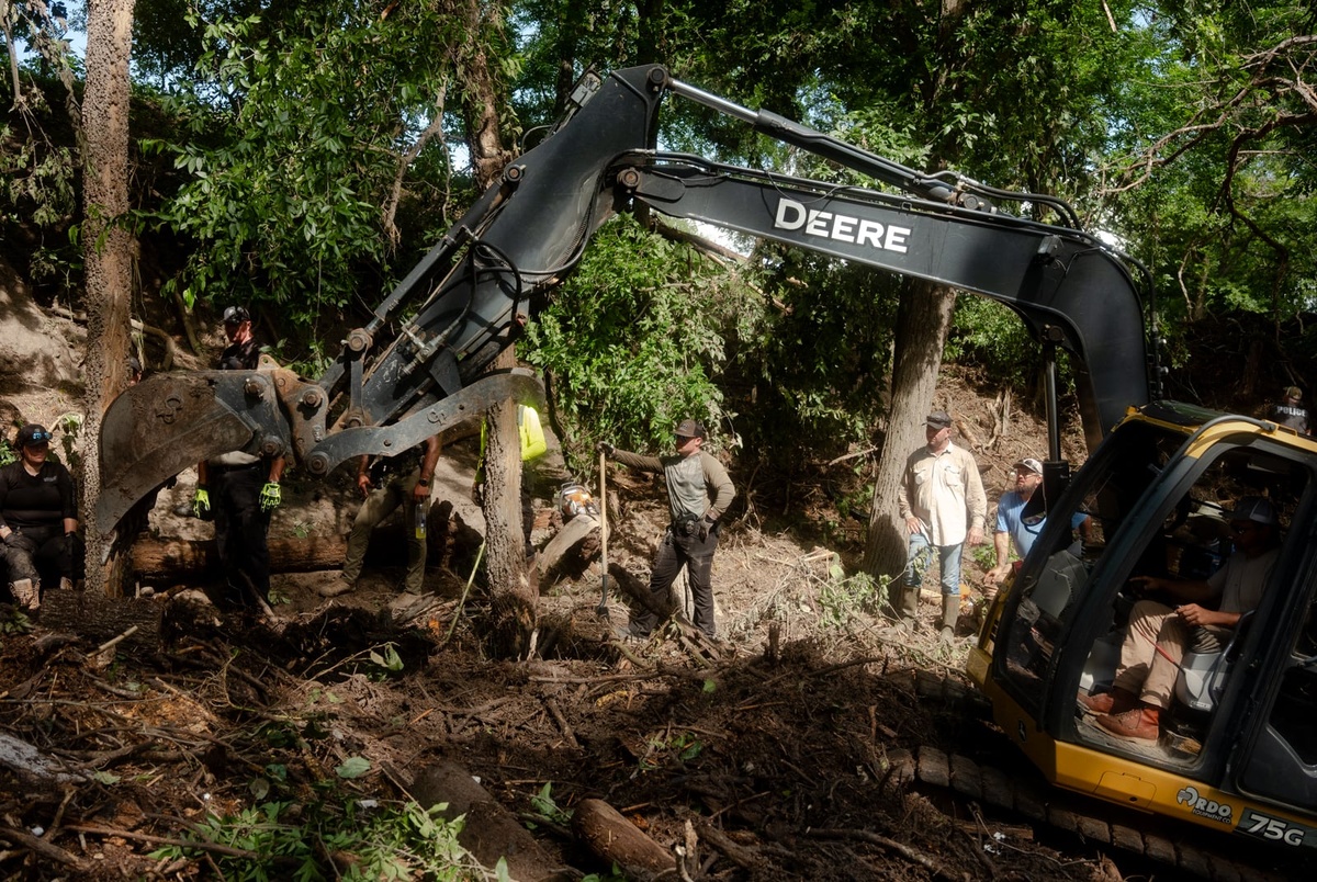 Texas Monthly – Kerrville mayor says he wasn’t aware of state resources that Gov. Abbott said were in place ahead of flooding
