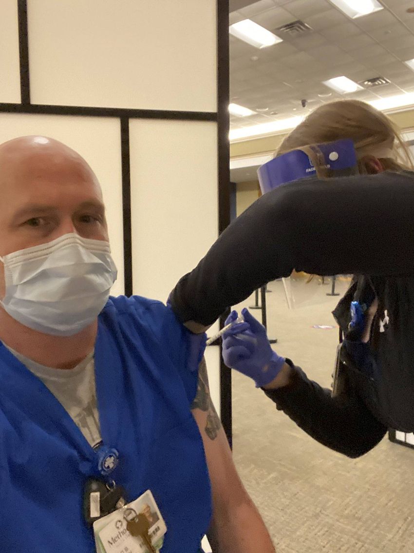Covid 19 Vaccinations Begin As 19 500 Doses Arrive At Four Texas Hospitals The Texas Tribune