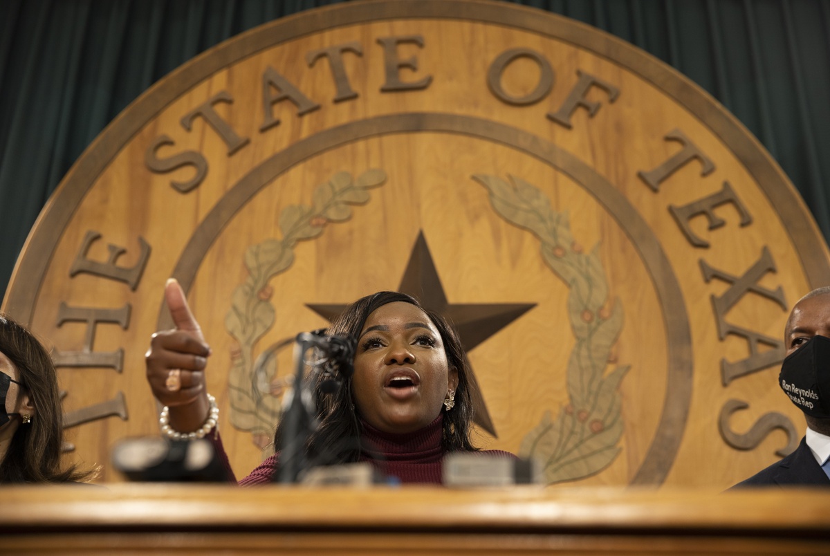 Texas Monthly – Jasmine Crockett criticized over comment mocking Greg Abbott’s wheelchair