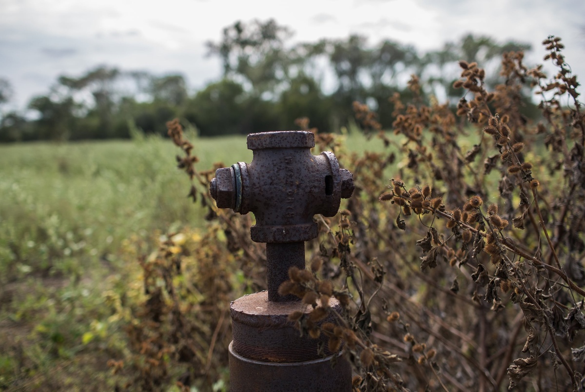 Texas Monthly – Despite Texas’ “aggressive” well-plugging program, there’s still a backlog of orphaned oil and gas wells