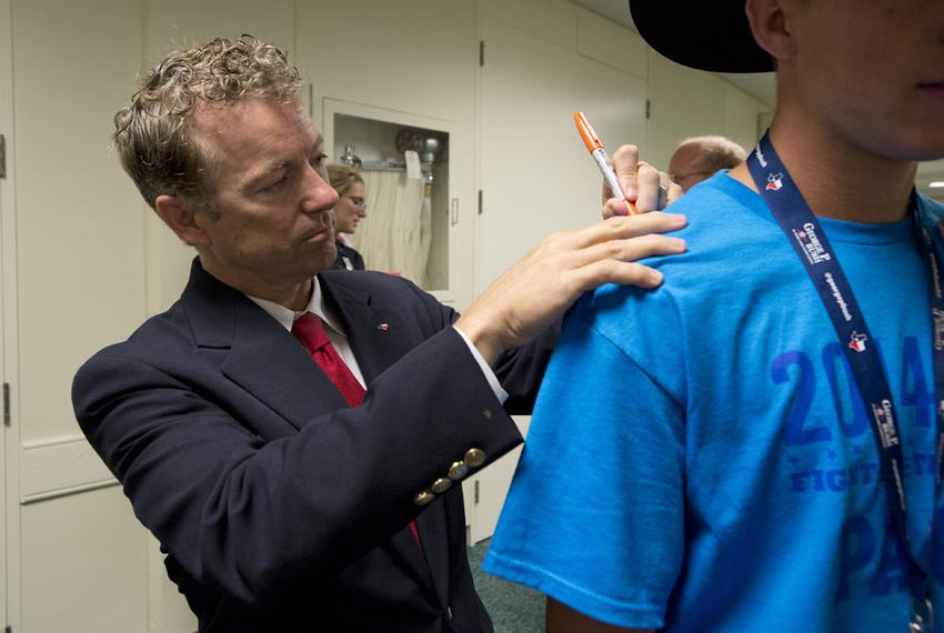 Kentucky Sen. Rand Paul signs a delegate's shirt at the State Republican Convention in Fort Worth on June 6, 2014.