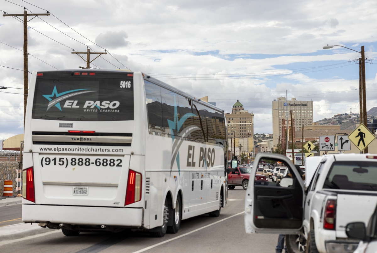 Texas Monthly – Texas’ busing of migrants hits a speed bump as fewer enter country