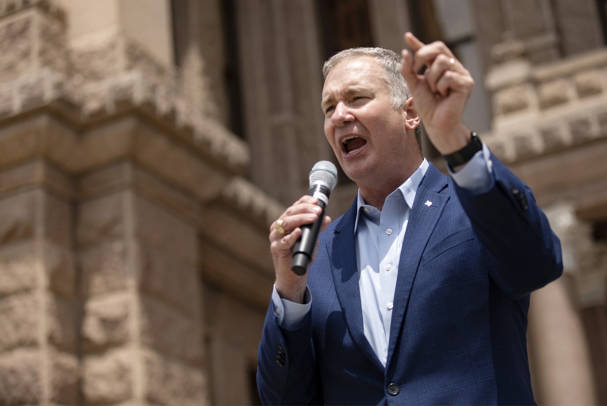 Texas Monthly – Texas Supreme Court refuses to hear ethics lawsuits brought by conservative activist Michael Quinn Sullivan