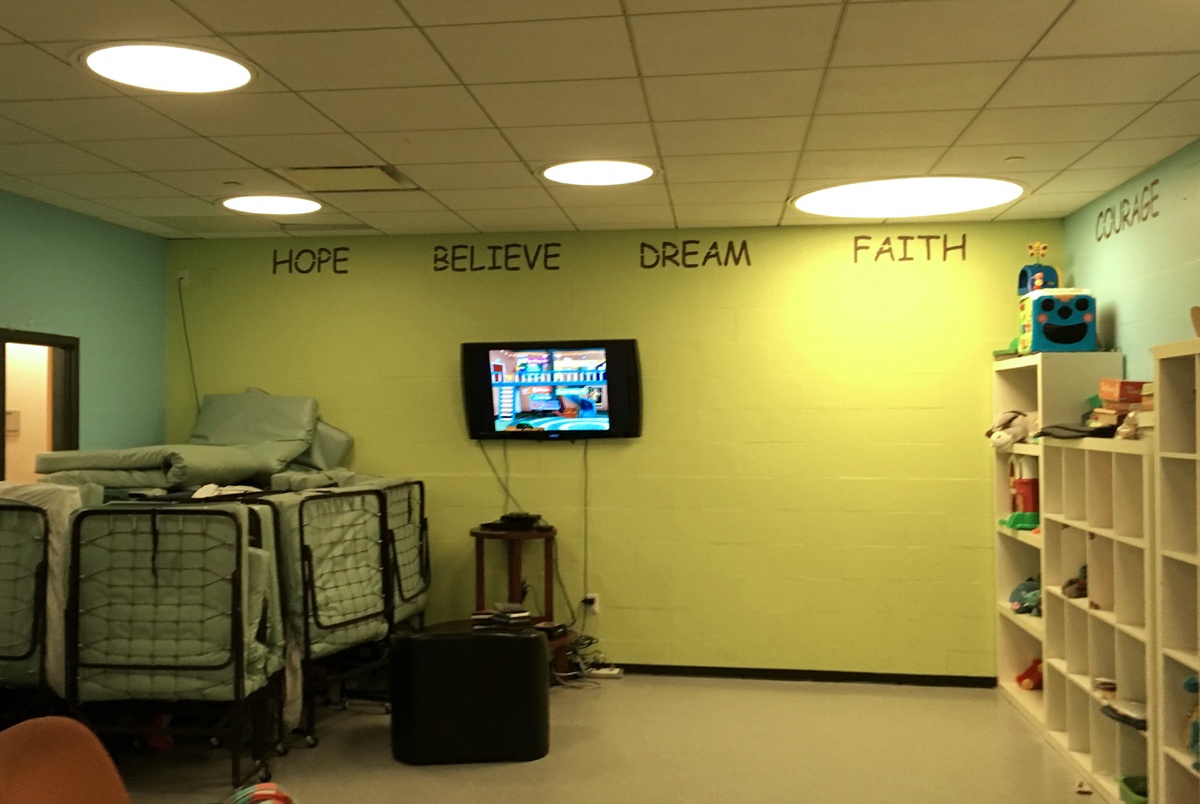 For troubled Texas foster kids, sleeping in offices is "rock bottom