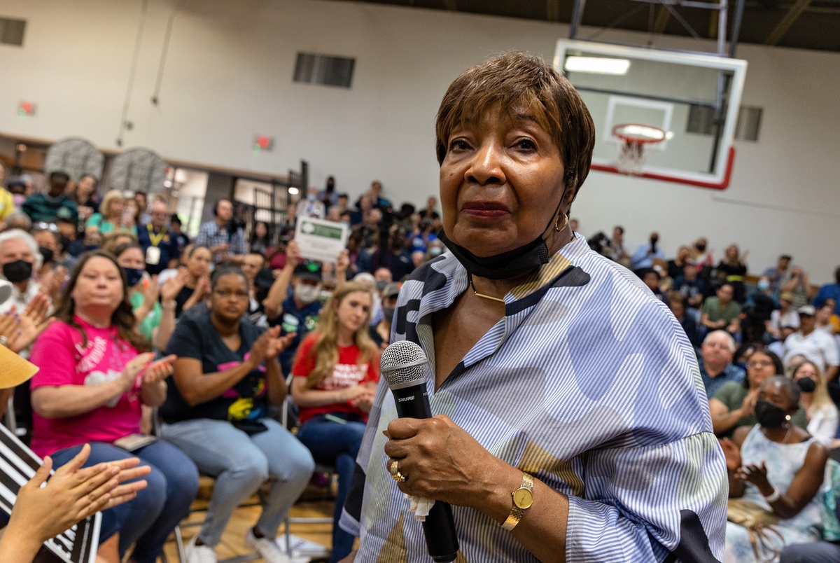 Texas Monthly – Eddie Bernice Johnson’s family says medical neglect lead to former congresswoman’s death
