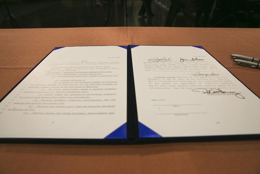 bills to be signed by Gov. Greg Abbott on June 4, 2015