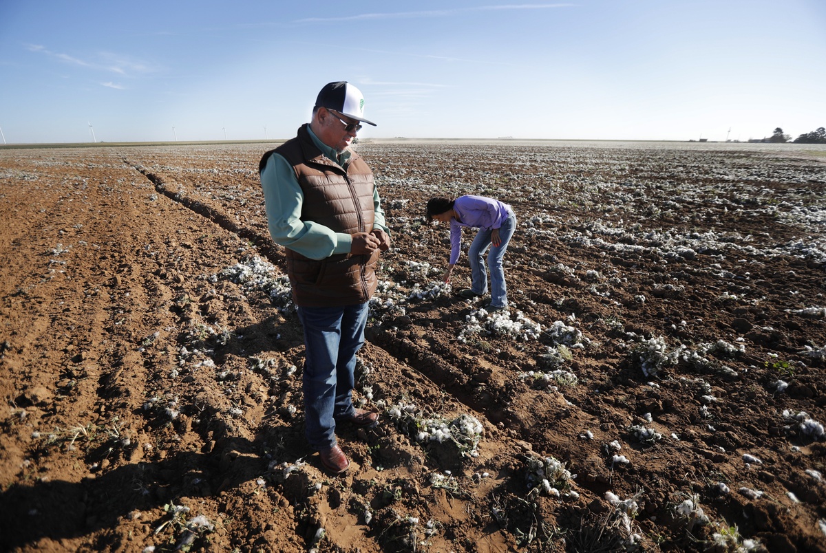 Texas Monthly – Once a laborer, this immigrant now owns his farm. He and his daughter are among few Hispanic farmers in Texas.