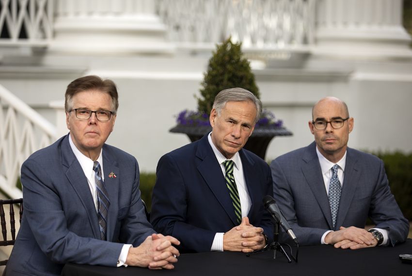 Gov. Greg Abbott, Lt. Gov. Dan Patrick and House Speaker Dennis Bonnen hold a joint press conference on the lawn of the Governor’s Mansion on Jan. 9, 2019.