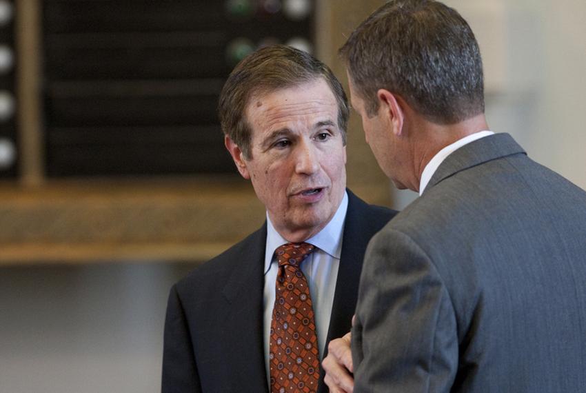 Rep. Bill Zedler R-Arlington speaks with Rep. Jim Murphy R-Houston on May 24th , 2011