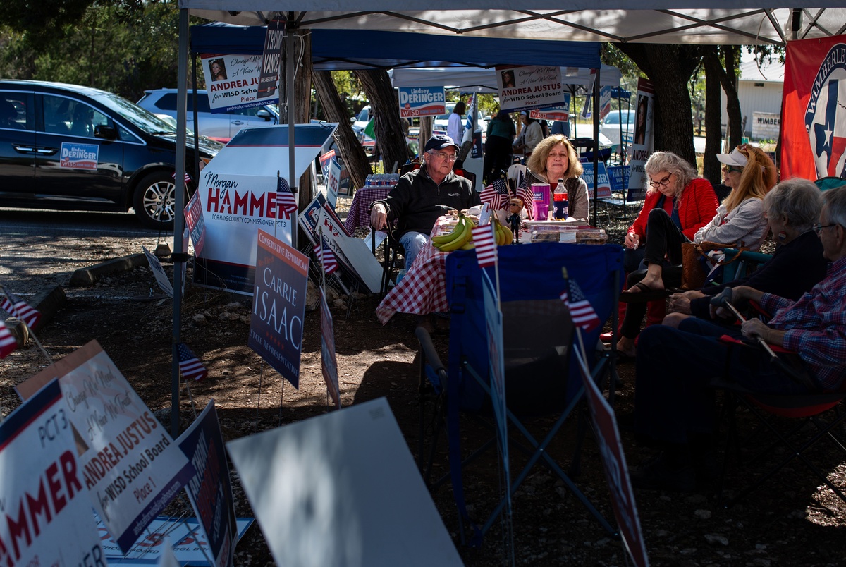 Texas Monthly – Texas Legislature approves bill to ease polling place requirements for countywide voting