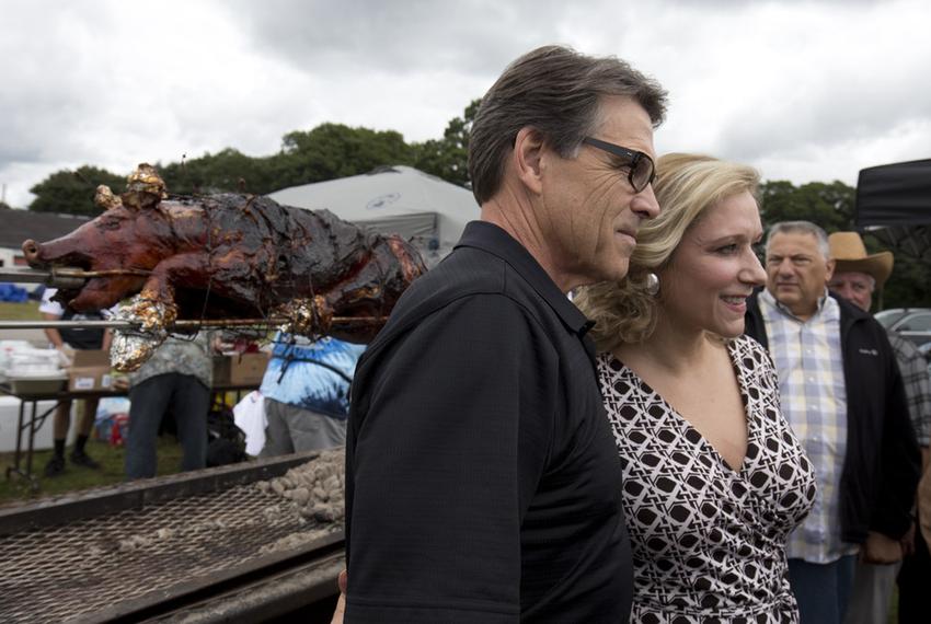 Gov. Perry poses with retired United States Marine Corps Sgt. Jessie Jane Duff at the Defend Freedom Pork Roast in Rochester, N.H. Aug. 23, 2014