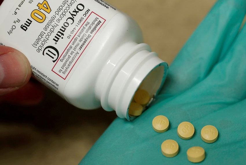 A pharmacist holds prescription painkiller OxyContin, 40mg pills, made by Purdue Pharma L.D. at a local pharmacy, in Provo, Utah, U.S. on April 25, 2017.&nbsp;