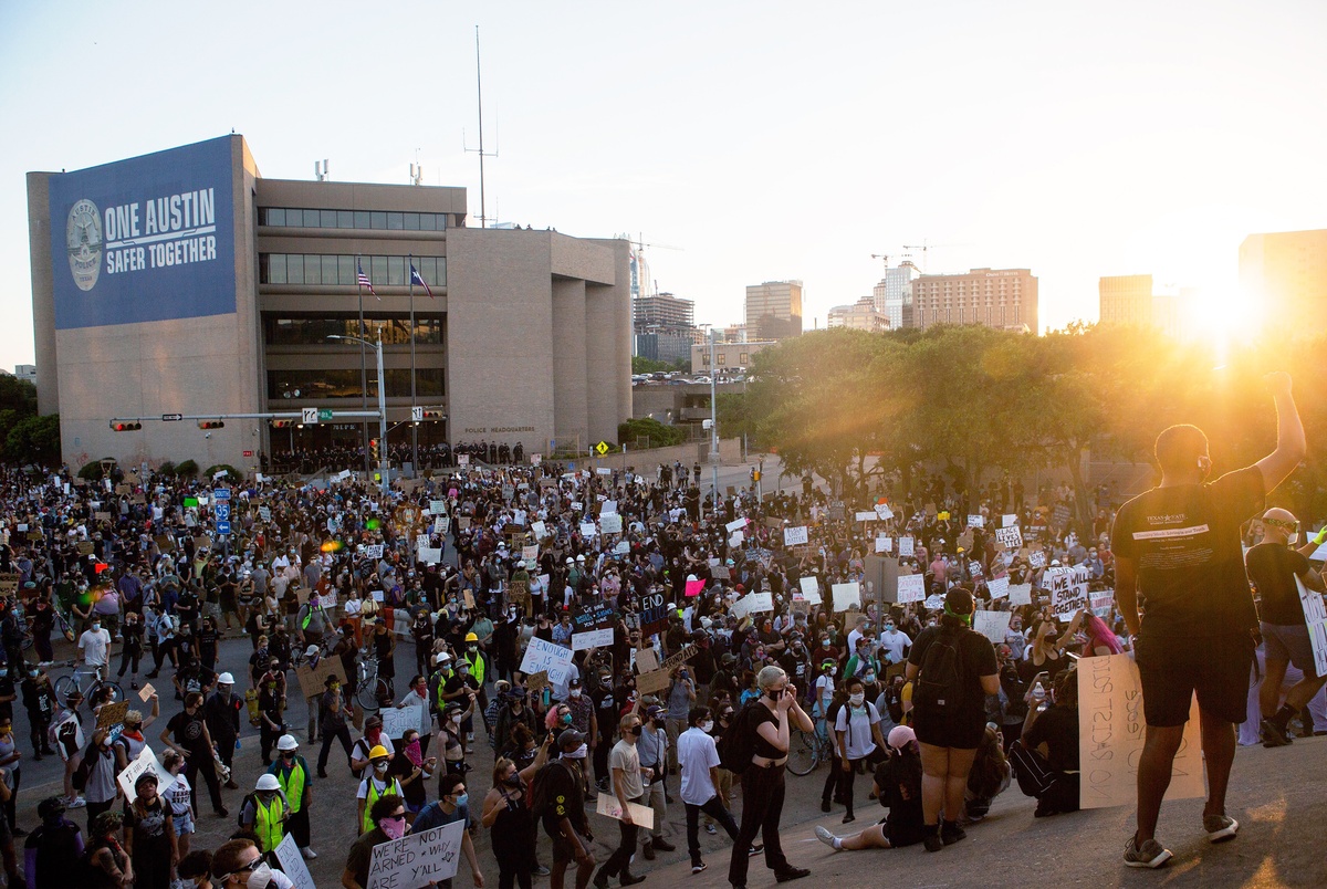 Texas Monthly – DA drops most charges against Austin police officers accused of excessive force in 2020 protests