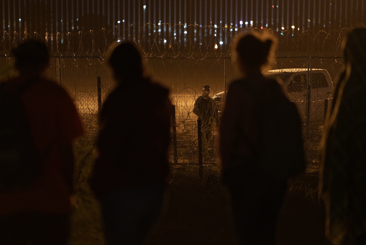 Texas Monthly – Texas immigrants’ rights groups sue Biden administration over asylum restrictions