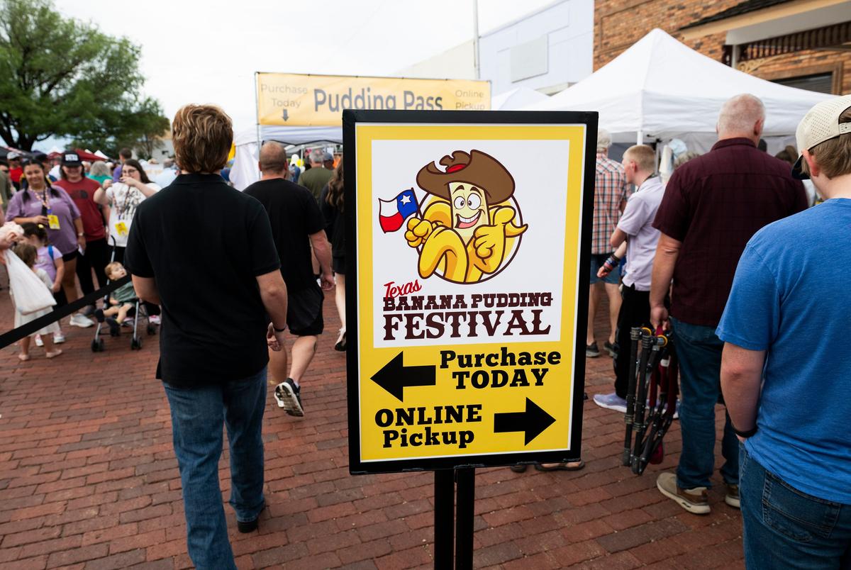 People line up to purchase or pick up passes at Texas Banana Pudding Festival in Slaton on Saturday, Aug. 30, 2025. An estimated 10,000 people attended the festival in the small town about 17 miles southeast of Lubbock.