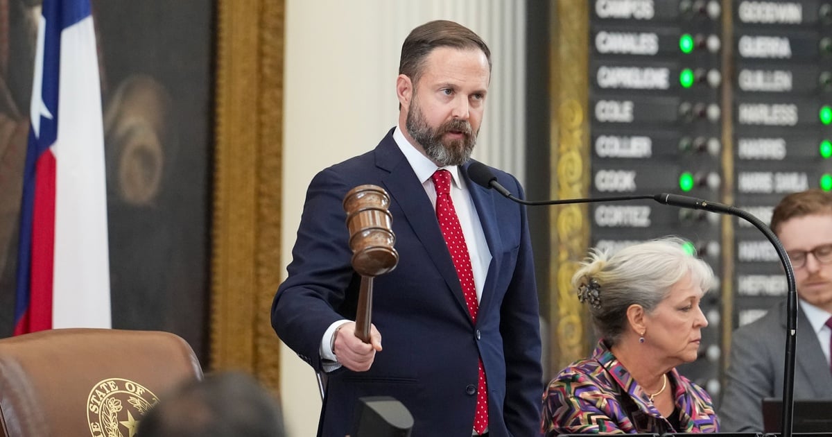Texas House issues warrants for absent Democrats